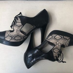 ROBERTO VIANNI Faux Snakeskin Pumps